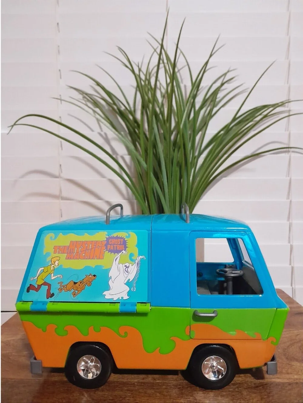 2005 vintage toy Scooby Doo Mystery Machine + characters Hanna Barbera Co